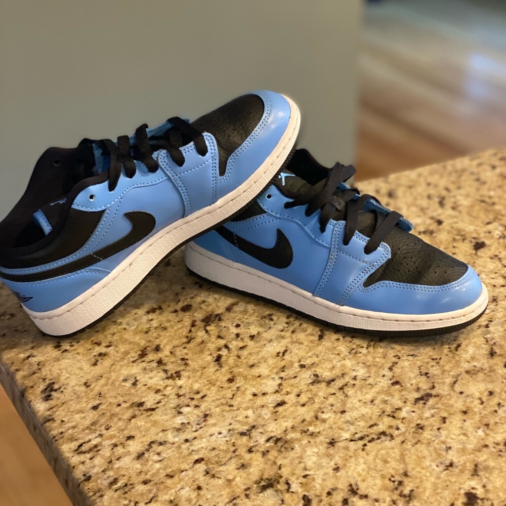 Jordan 1 Low GS University Blue/Black Size 4.5Y